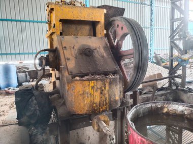 Makinedeki fabrika fabrikası.