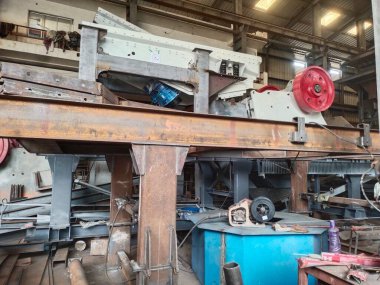 Makinedeki fabrika fabrikası.