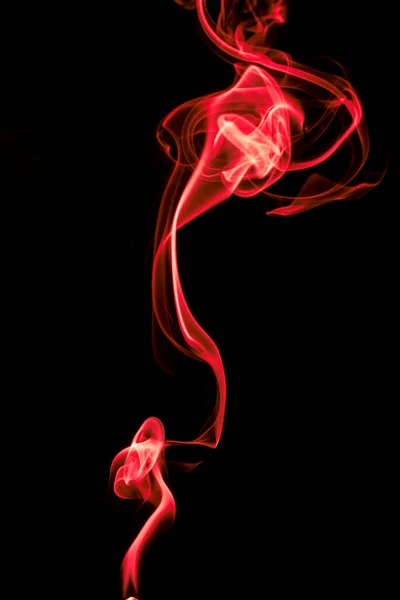 Πολύχρωμος Καπνός Ροζ Και Κόκκινων Χρωμάτων Μαύρο Απομονωμένο Φόντο Θόλωμα — Φωτογραφία Αρχείου
