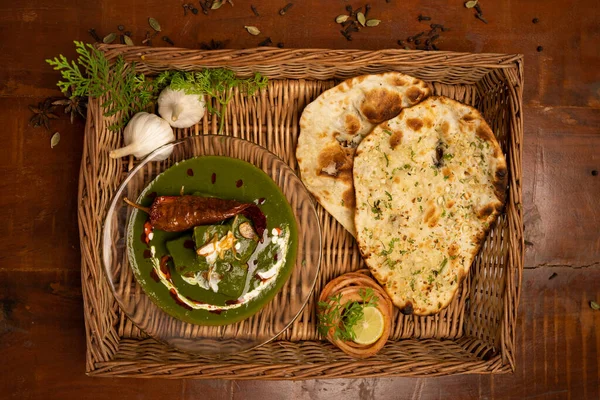 Palak Paneer Spinach Cottage Cheese Curry Healthy Main Course Recipe — Stock Photo, Image