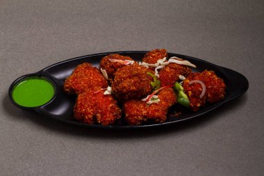 Bombay ördek kızartması Mumbai 'de yerel olarak Bombil kızartması olarak adlandırılır.