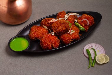 Bombay ördek kızartması Mumbai 'de yerel olarak Bombil kızartması olarak adlandırılır.