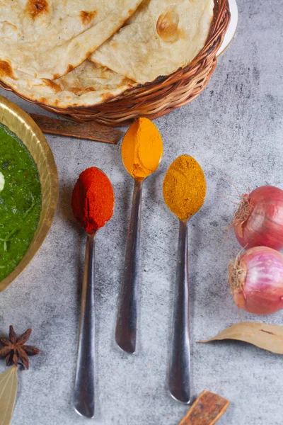 Especiarias Coloridas Indianas Também Conhecidas Como Pimenta Vermelha Cúrcuma Coentro — Fotografia de Stock