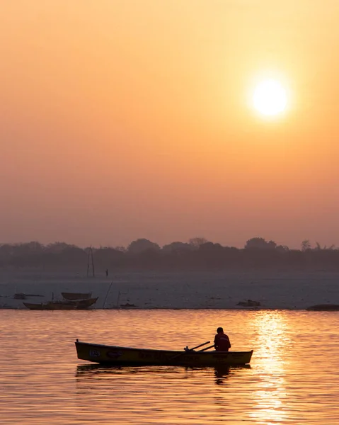 Bateau Sur Rivière Ganga Lever Soleil Varanasi Stock Photo — Photo