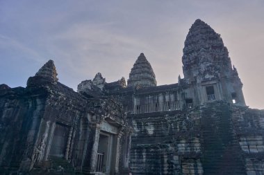 Gündüz vakti Siem Reap, Kamboçya 'da Angkor Wat mimarisinin görüntüsü