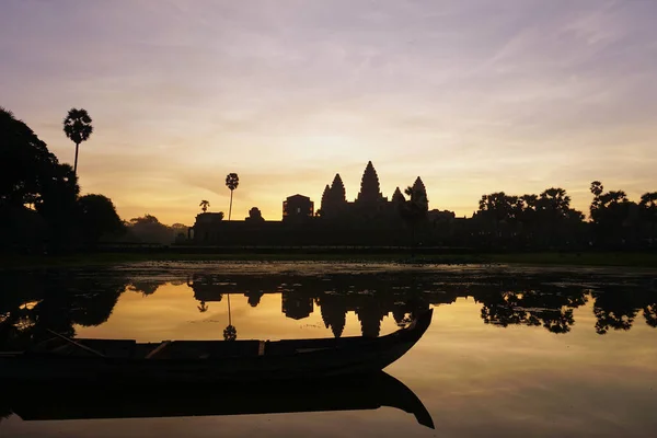 Angkor Wat, Siem Reap, Kamboçya 'da güzel gün batımı manzarası