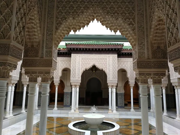 Astaka Fas 'ın Putrajaya, Malezya' daki mimari tasarımının güzel manzarası