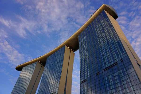 Низкий Угол Обзора Отеля Marina Bay Sands Фоне Неба — стоковое фото