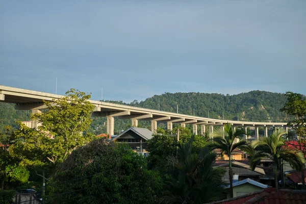 Tasik Permai Ampang, Selangor yakınlarındaki inşaatlarda Sungai Besi-Ulu Kelang Yükseltilmiş Otoyol (SUKE) görüntüsü