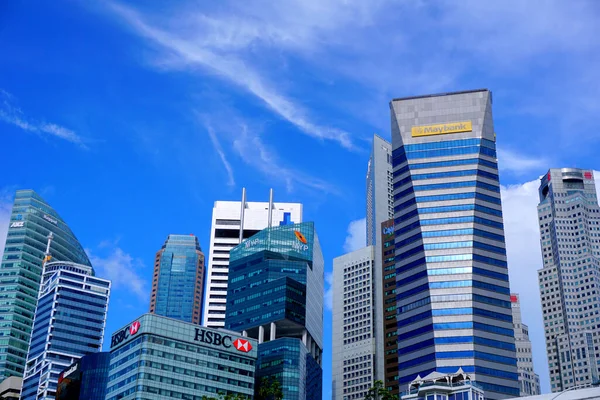 日中シンガポールの有名な企業の複数の高層ビル — ストック写真
