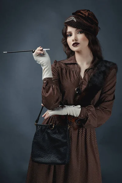 1920 'lerin modası geçmiş kadınlar.