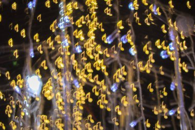 Yeni yılı kutlamak için Noel ışıkları tarafından oluşturulan bulanık bokeh arka plan. Güzel Noel ışıkları arka planı ve arka planı her tasarım ya da Noel tebrik kartı için kullanılabilir..