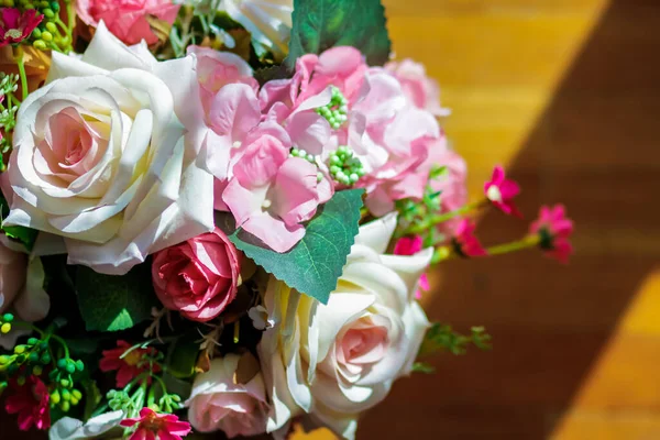 Yumuşak Odaklanma, Sevgililer Günü 'nde aşıklara sevgi göstermek için hazırlanmış güller. Sevgini ve iyi hislerini sonsuza dek yerine getirmek için önemli bir günde sevgiline hediye ya da çiçek verme düşüncesi..