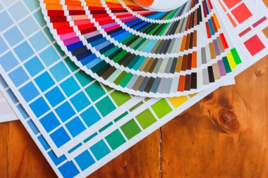 Soft Light ve Smooth Focus, pazarlama bölümü ve tasarımcılar, ürün tasarımı hakkında müşterileri memnun etmek ve ürün tasarımı örnekleri olarak şekiller ve renkler hakkında tavsiyelerde bulunmak için danışmanlık yapıyorlar..