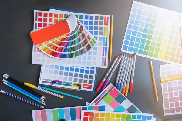 Pürüzsüz Odaklanma ve Yumuşak Odaklanma, Pazarlama Departmanı ve tasarımcılar ürün tasarımı hakkında müşterileri memnun etmek ve ürün tasarımı örnekleri olarak şekiller ve renkler hakkında tavsiyelerde bulunmak için danışmanlık yapıyorlar..