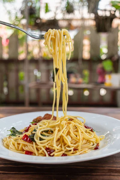 Spaghetti Sauté Avec Sauce Tomate Poulet Haché Dans Style Thaï — Photo