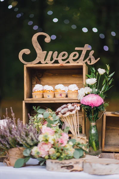 Outdoors Sweets Bar Decorated Fresh Flowers — Stock Photo, Image