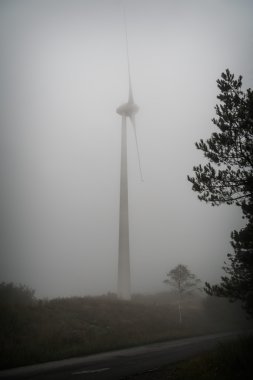 Rüzgar kule bulutlar