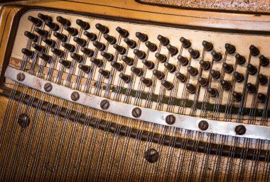 Eski piyano iç detaylar