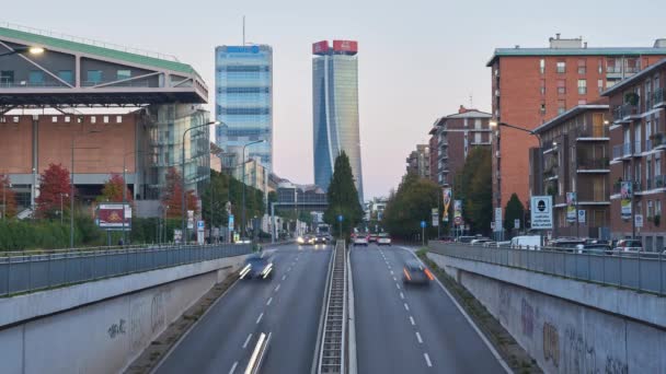 Drukke Nacht Verkeer Buurt Van Het Stadsleven Wijk Milaan Timelapse — Stockvideo