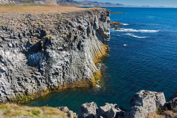 Rocks Overlooking Sea Marked Excrement Seagulls Arnarstapi Iceland — Stock Photo, Image