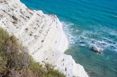 Turistler Sicilya 'nın Agrigento ilinde yer alan 