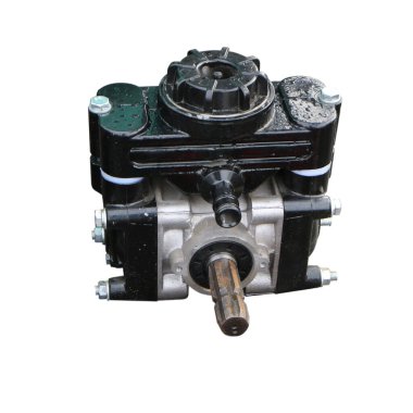 Redüktör. Beyazda izole edilmiş. Dişliler. Vites kutusu