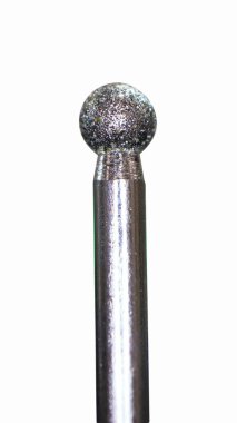 Elmas alet. Oymacı. Oyma aleti. Takma diş üretimi için bir araç. Diş aletleri. Beyazda izole edilmiş. Öğütücü alet. Mücevher aleti. Metal kesme aleti. Elmas alet. İyi iş çıkardın. Kusursuz cilalama.
