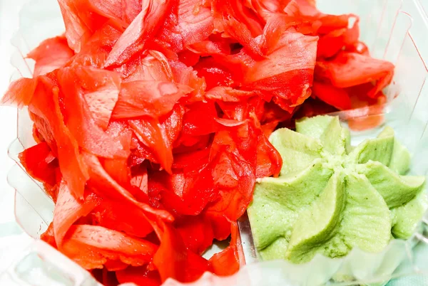 Gengibre Rosa Wasabi Para Sushi Prato Transparente Fechar — Fotografia de Stock