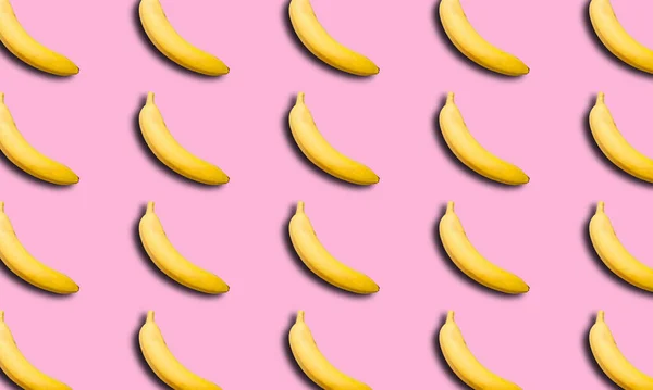 Μοτίβο Ολόκληρες Μπανάνες Μια Σκιά Στη Ροζ Επιφάνεια Διακοσμητικό Φόντο — Φωτογραφία Αρχείου