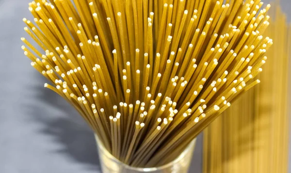 Gros Plan Spaghettis Fins Crus Ombre Macro Tir Sélectif — Photo