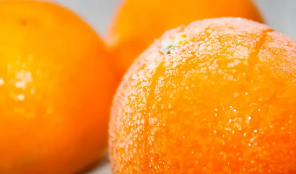 Mandarina Congelada Natural Cubierta Con Escarcha Cerca Concepto Una Nutrición —  Fotos de Stock