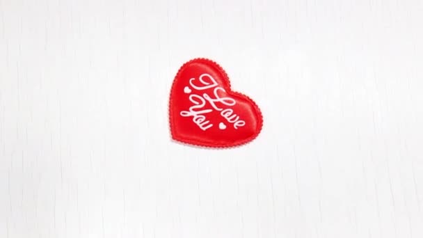 Coração Vermelho Decorativo Fundo Branco Madeira Inscrição Amo Símbolo Dia — Vídeo de Stock