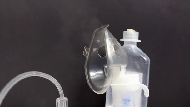 Masken Medicinsk Inhalator Som Behandlar Astma Och Hosta Nebulisator Närbild — Stockvideo