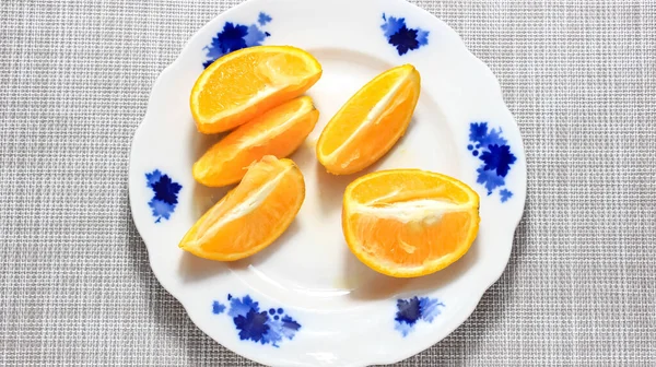 Sliced Slices Ripe Orange Plate Top View — Stock Photo, Image