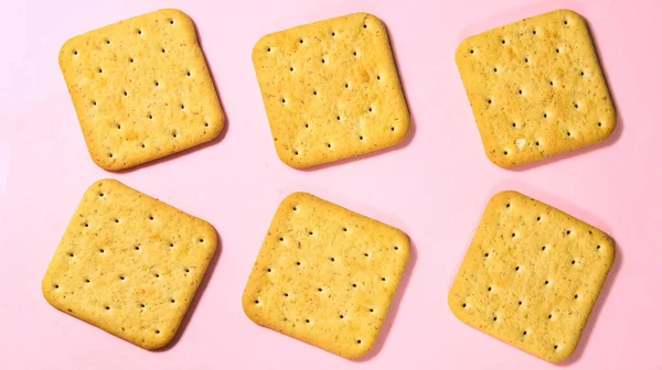 Cookie Cracker Närbild Rosa Bakgrund Ovanifrån — Stockfoto