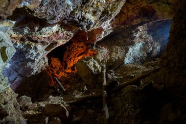 Sırbistan 'da bir altın madeninde terk edilmiş bir tünel