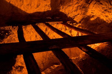 Sırbistan 'da terk edilmiş bir madendeki tünel