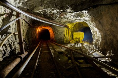 Sırbistan 'da terk edilmiş bir madendeki tünel