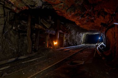 Sırbistan 'da terk edilmiş bir madendeki tünel