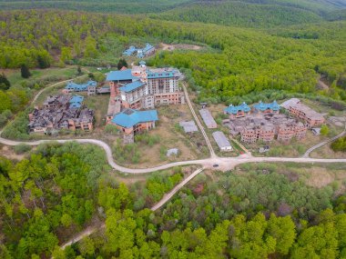 Dağlardaki terk edilmiş otel kompleksi, Sırbistan, Crni Vrh