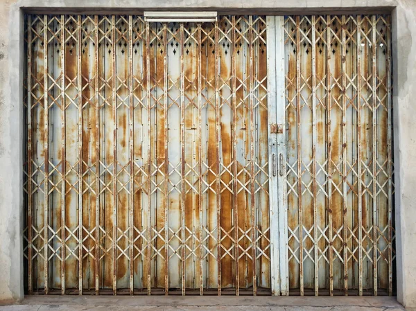 Eski çelik Panjur kapı
