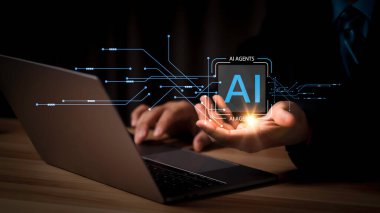 Yapay zeka teknolojisi ve veri analizini fütüristik grafikler ve grafiklerle kullanan işadamı, yeniliği, büyük verileri, dijital dönüşümü ve iş büyümesini sembolize ediyor.