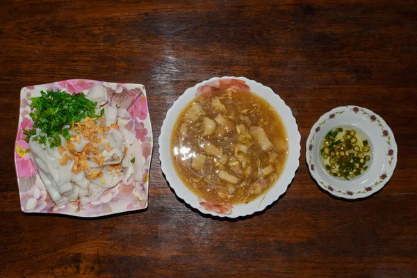 ミャンマーの自家製ローミーは 豚肉の腹肉とレシピ ローミー Lor Mee インドネシア マレーシアの太麺 平麺で提供される麺料理 — ストック写真