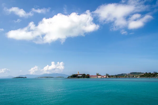 Calm sea and blue sky with clear bright sky in vacations on su