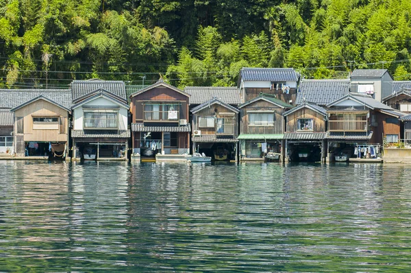 Häuser auf dem Wasser bei amanohashidate — Stockfoto