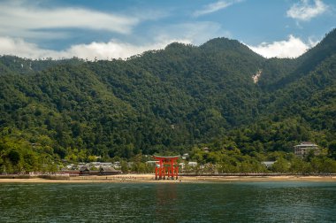 Hiroşima 'daki Miyajima kapısı.