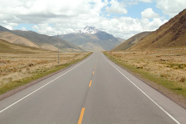 Peru Andes kayalık yol