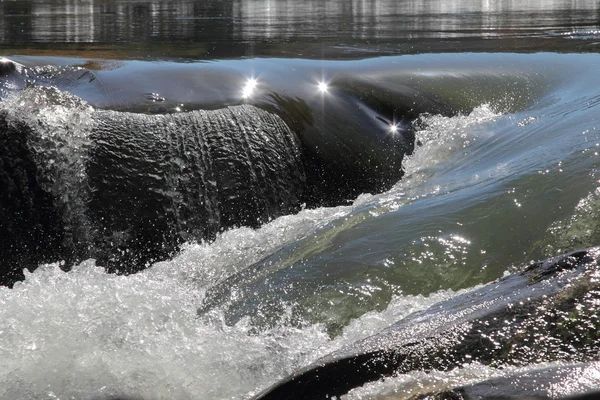 Pequena cachoeira — Fotografia de Stock