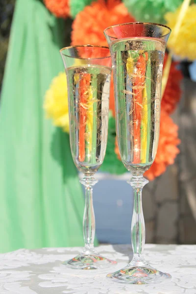 Dois copos de casamento de champaign — Fotografia de Stock